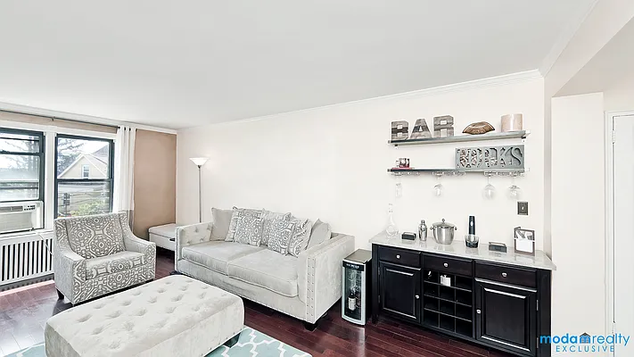 Sold by Moda Realty | media 8