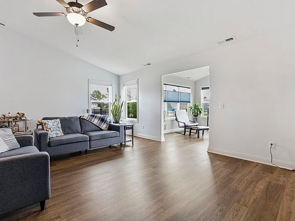 5th image of 12433 Tolee Ct