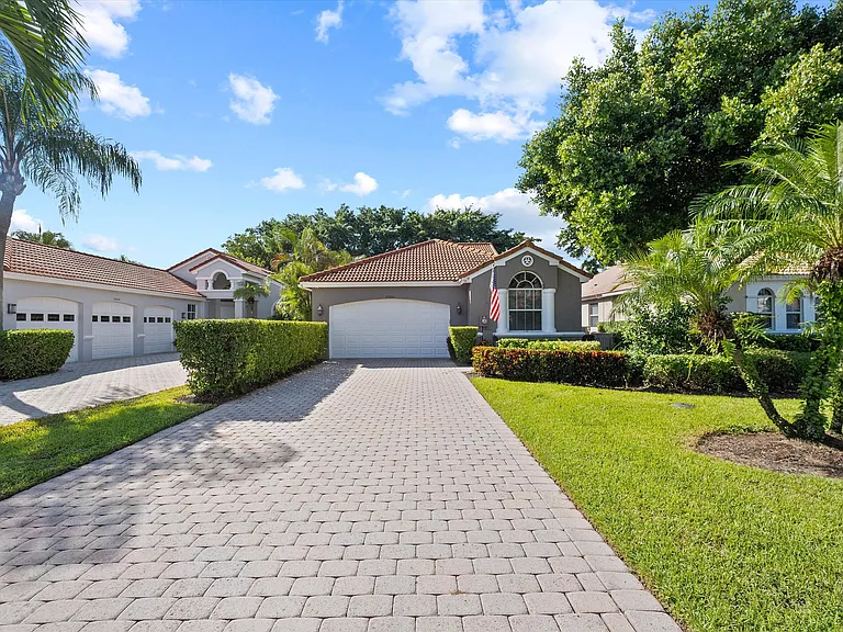 10860 Fairmont Village Dr — Photo 1