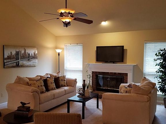 2nd image of 375 Arbor Glen Dr
