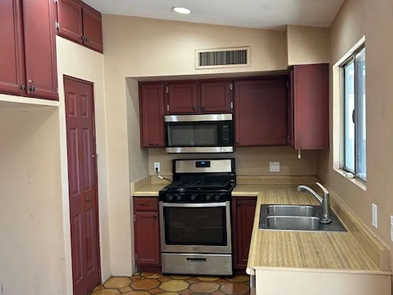 3001 W Coriander Dr — Photo 5
