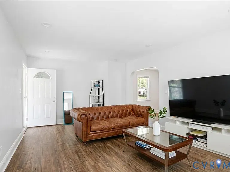 308 Maple Ln — Photo 2