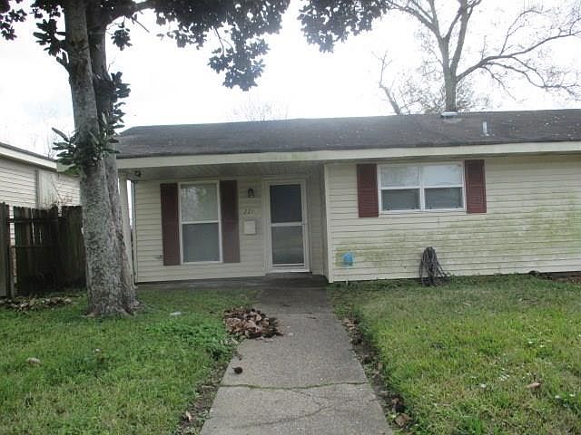 1st image of 221 Bishop Dr