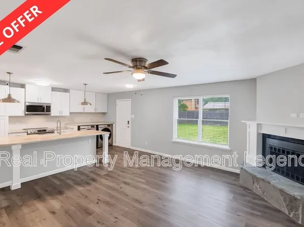 109 N Heights Dr, Crowley, TX 76036