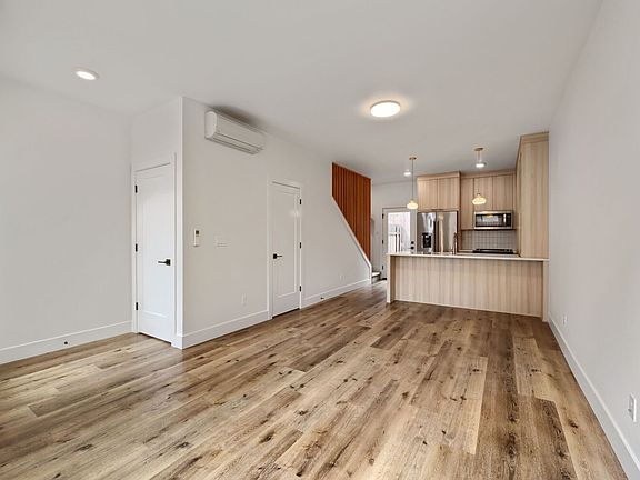5th image of 2732 SE 26th Ave