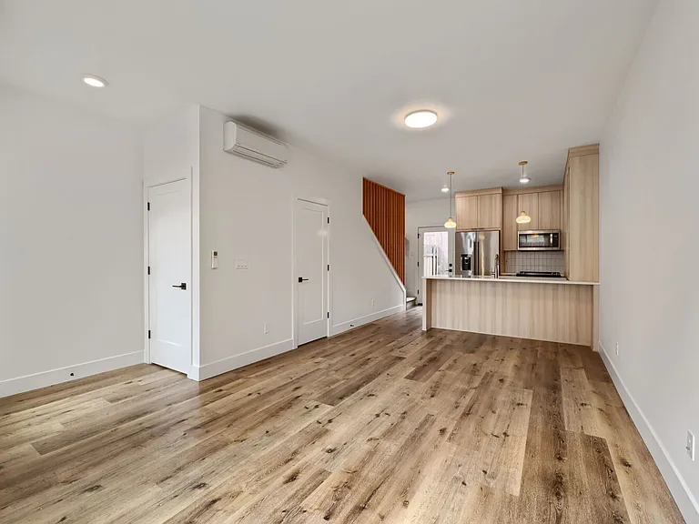 2732 SE 26th Ave — Photo 5