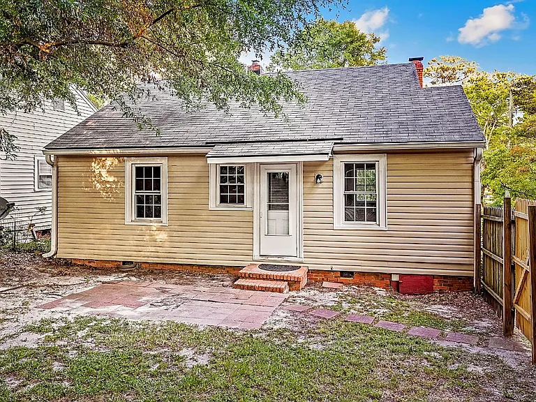 727 Greenland Dr — Photo 6
