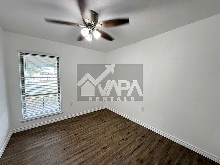 7729 Narrow Pass Dr — Photo 8