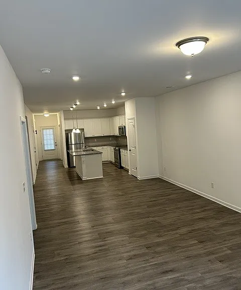 923 Millstream Dr — Photo 3