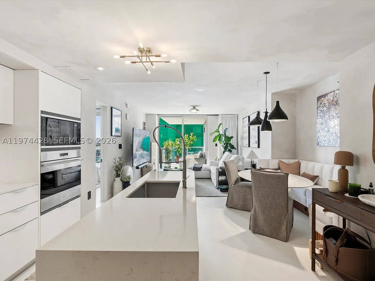 1 bed, 2.0 bath, 1031 sqft, $5,700 — Photo 3