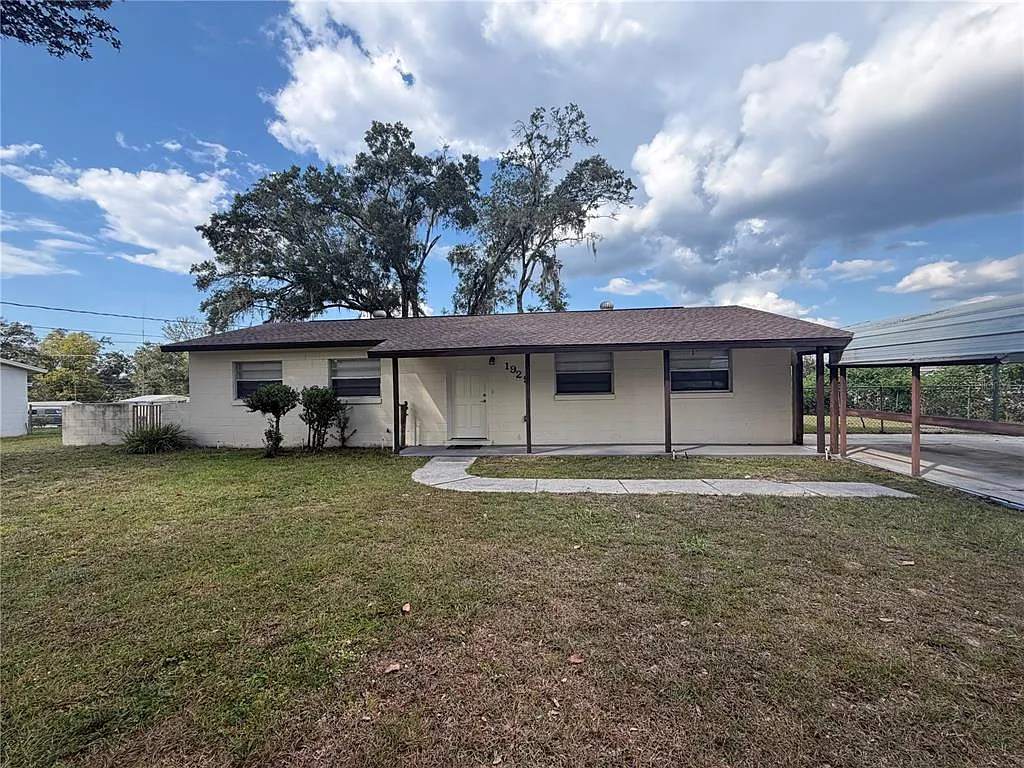3 bed, 1.0 bath, 1044 sqft, $1,400 — Photo 2