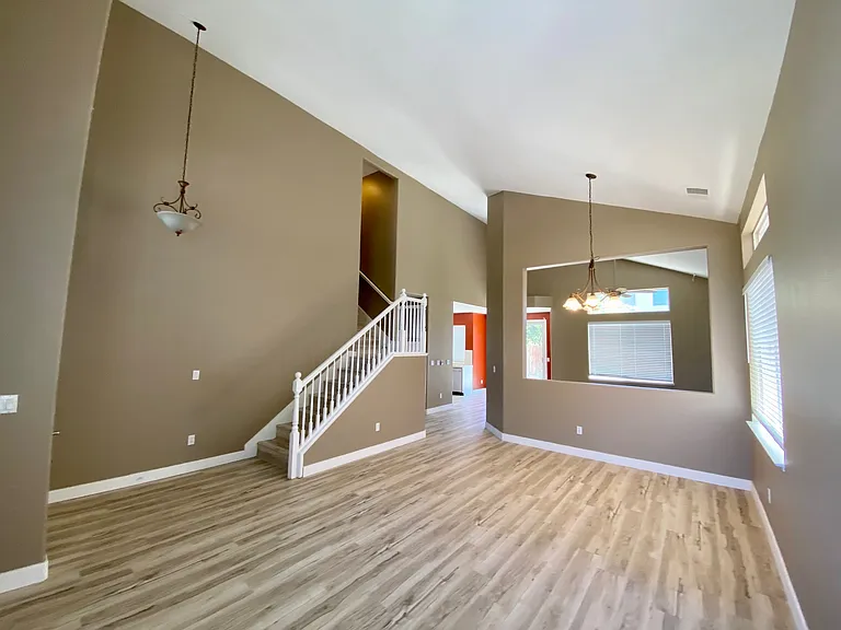 1422 Parkington Ln — Photo 4