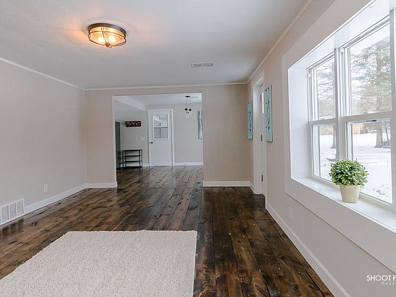 3rd image of 15483 Coleman Ave