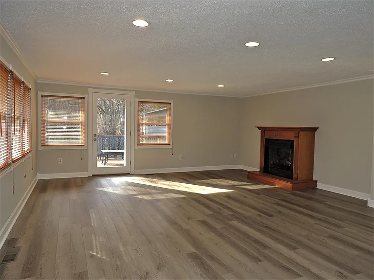 4 Weston Ln — Photo 4