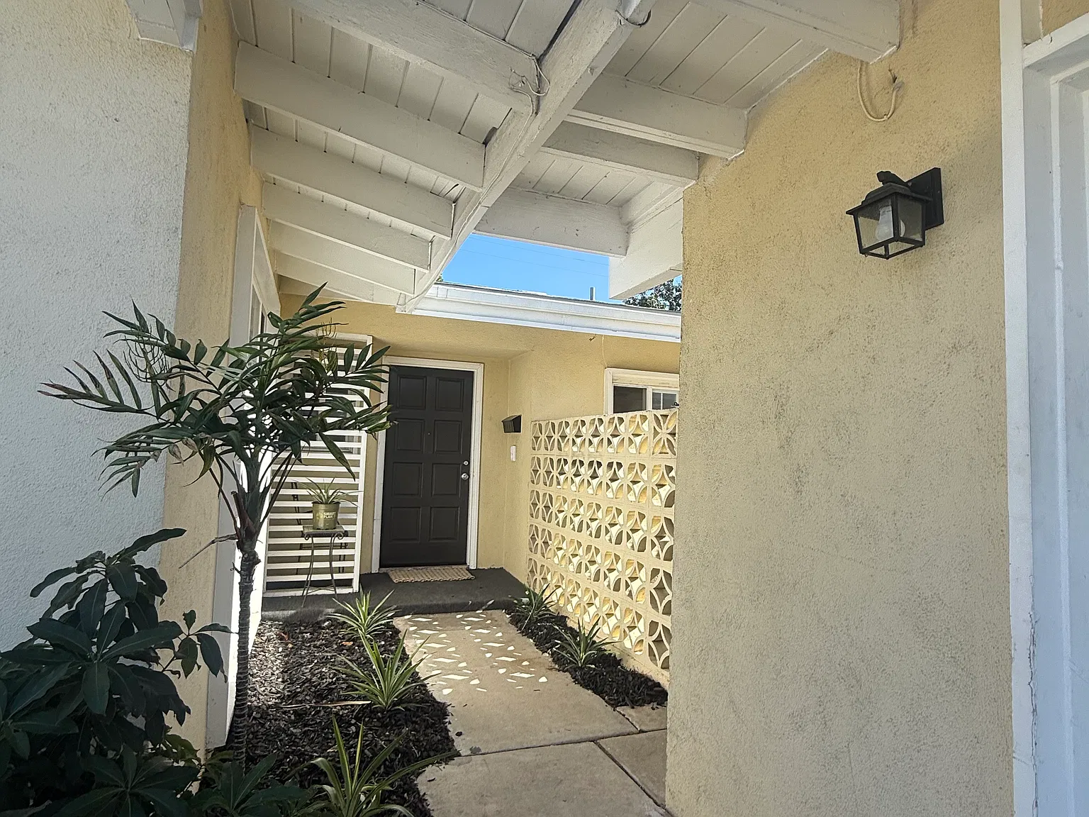 3 bed, 1556 sqft, $4,000 — Photo 2