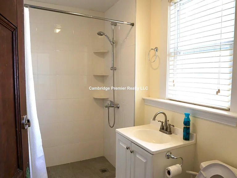 124 Forest St #3D — Photo 8