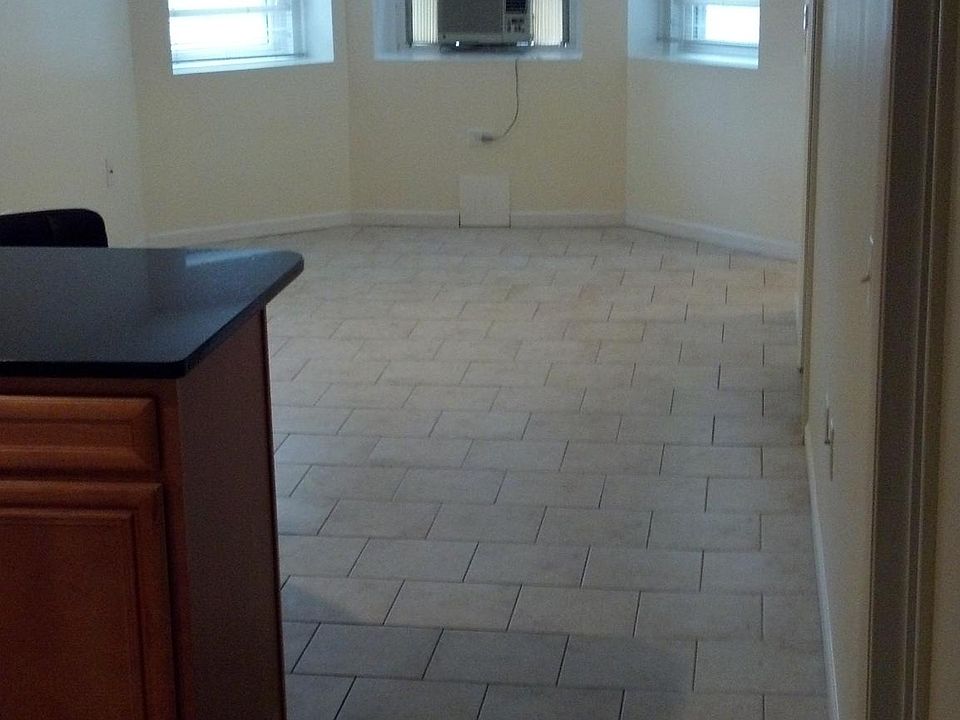 1st image of 2143 N Oakley Ave #1