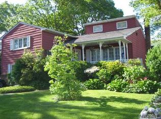 224 Smith St, Massapequa Park, NY 11762