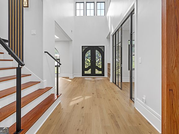 5th image of 1102 Elysian Park SW