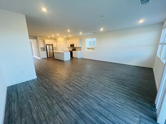 4th image of 3257 Bear Oak St