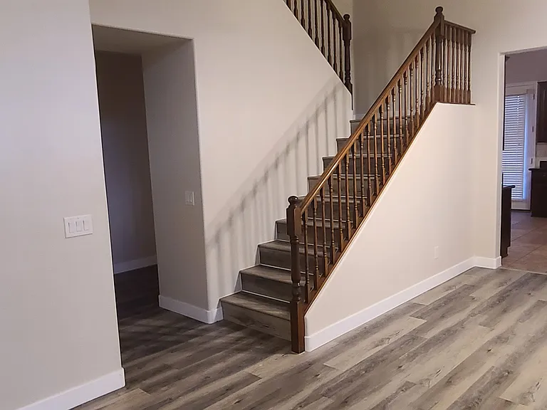 515 W Julie Dr — Photo 3