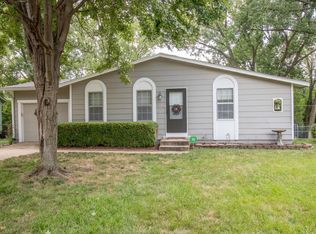 3925 SW Atwood Ter, Topeka, KS 66610