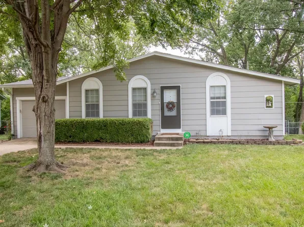 3925 SW Atwood Ter, Topeka, KS 66610