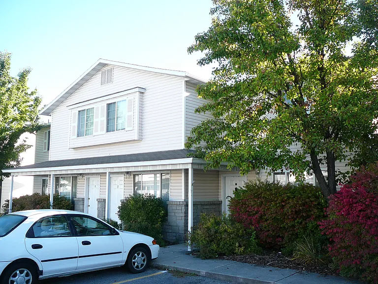 1372 N 220 W #3 — Photo 2