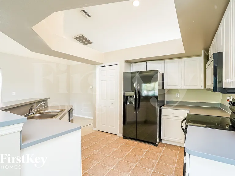 1828 SW 3rd Pl — Photo 7