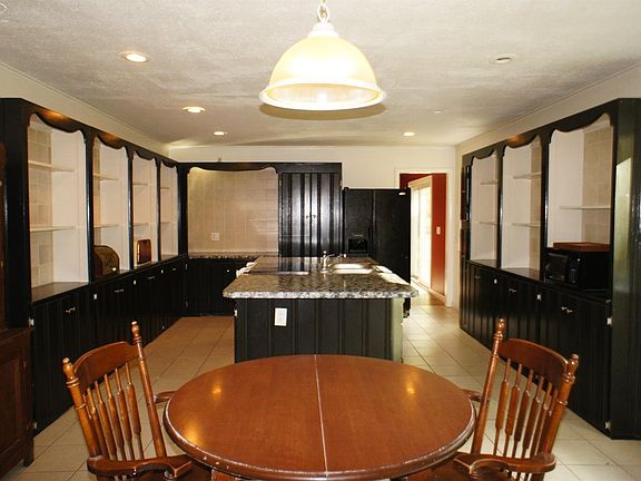 4th image of 15190 Hiawatha Blvd