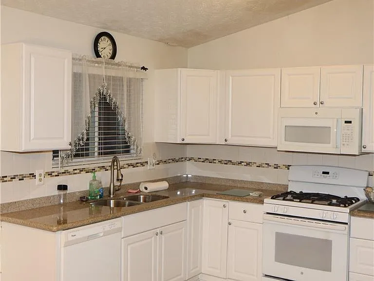 2995 Meadow Wood Ct — Photo 5