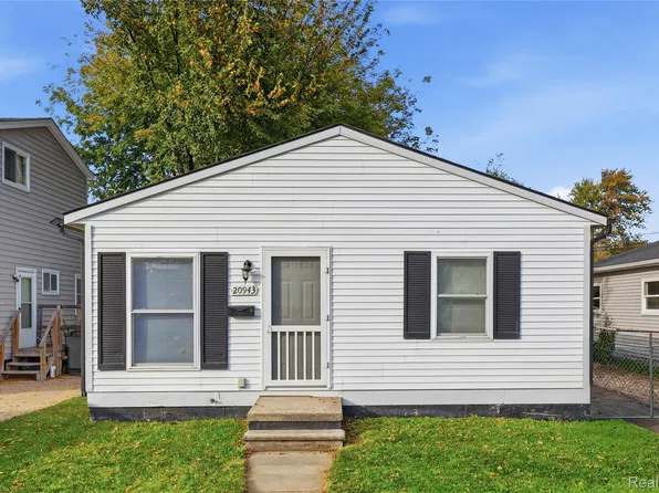 20943 Woodward St, Clinton Township, MI 48035