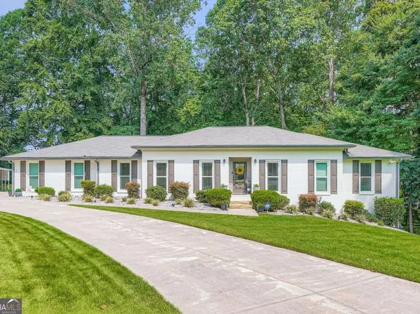 2405 Creole Creek Cir, Stone Mountain, GA 30087