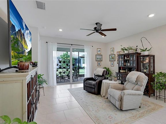 4th image of 1009 Tranquil Brook DR