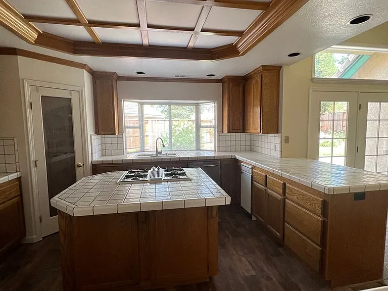 120 Heaton Ct — Photo 3