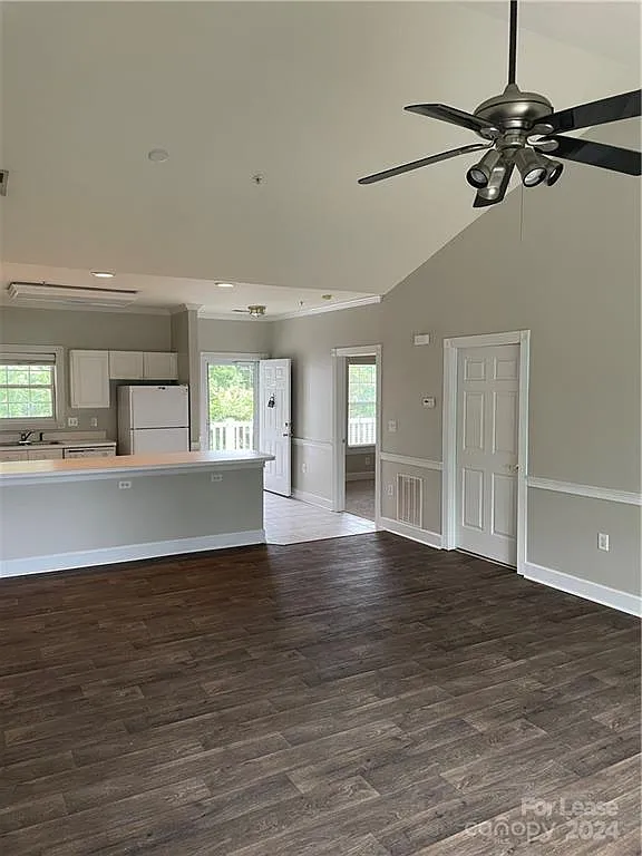 2 bed, 1025 sqft, $1,450 — Photo 1