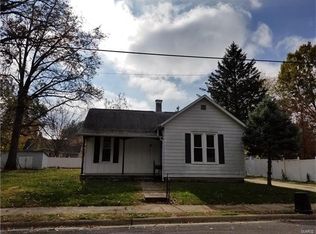 366 E Maple St, Nashville, IL 62263