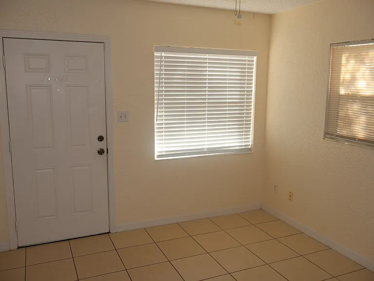 2411 W Lemon St #B — Photo 8