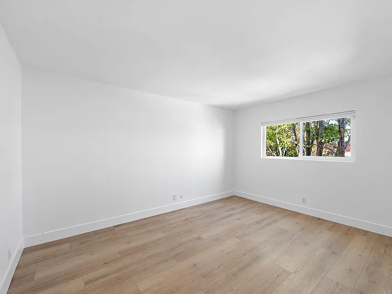 402 Corto Ln — Photo 9