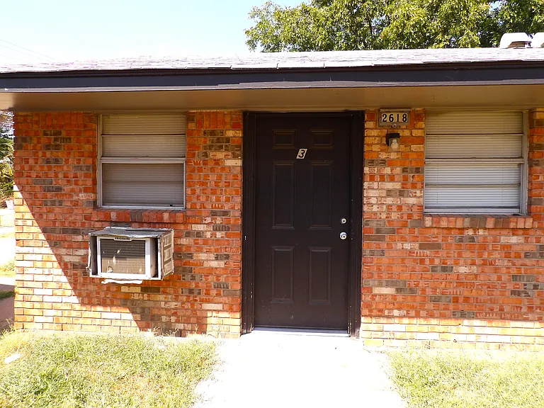 2618 SW H Ave #3 — Photo 1