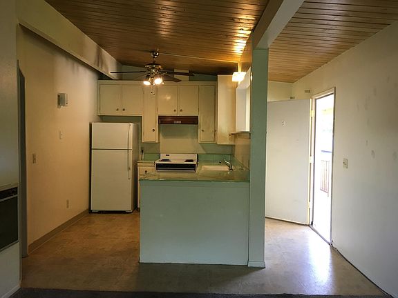 Kitchen and entrance from the living room