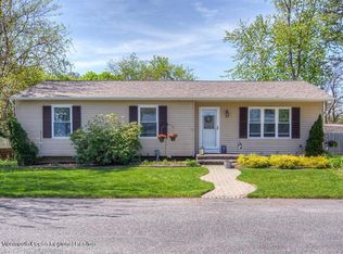 33 Walnut St, Beachwood, NJ 08722