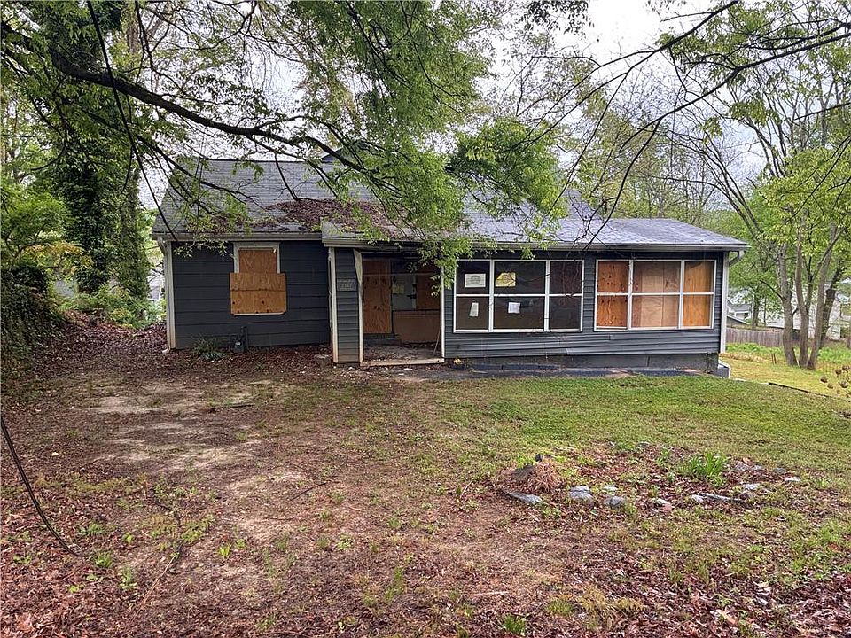 1st image of 2387 Saint James Dr NW
