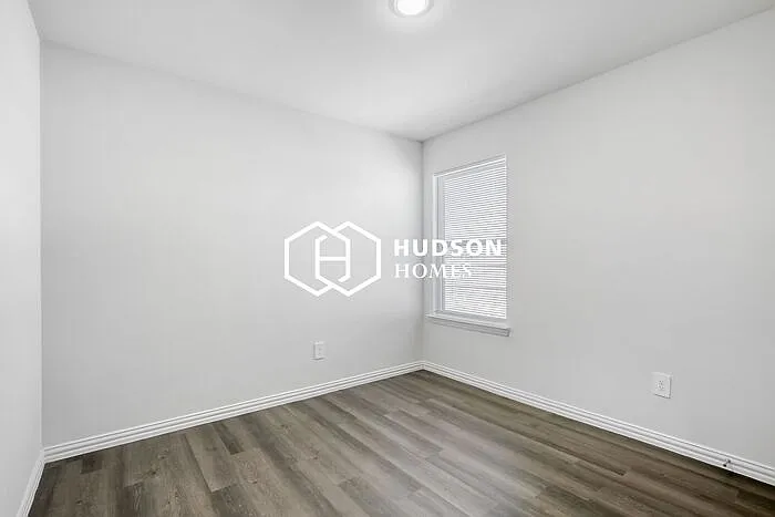 471 Bobbie St — Photo 8