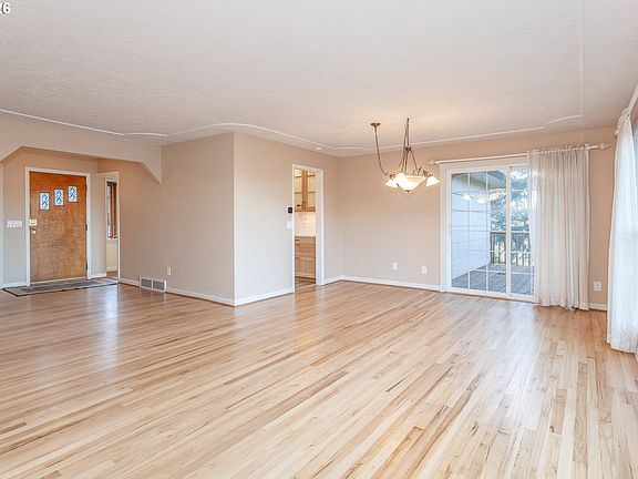 4th image of 6805 NE Multnomah St