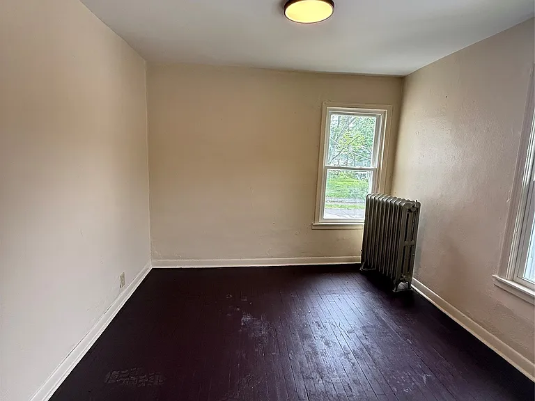 64 Louisa St — Photo 2