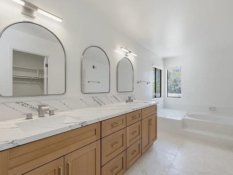 4215 Balcony Dr — Photo 31