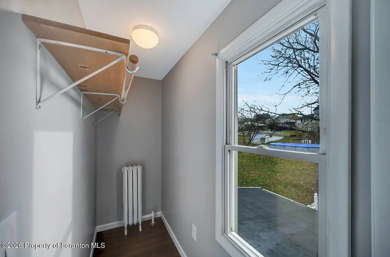 2 bed, 1.0 bath, 858 sqft, $1,495 — Photo 3