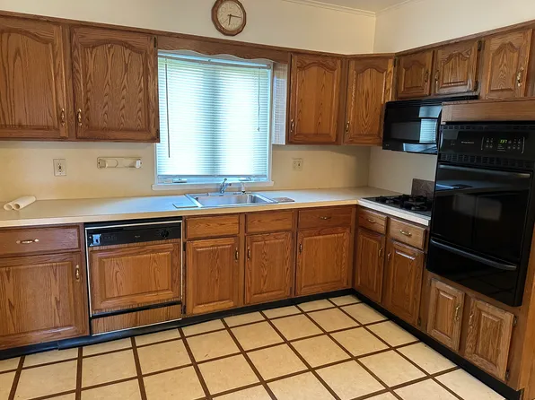 7 Lakeside Dr, Baldwin, NY 11510