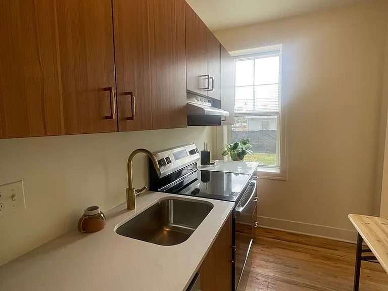 Sterling Apartments — Photo 16